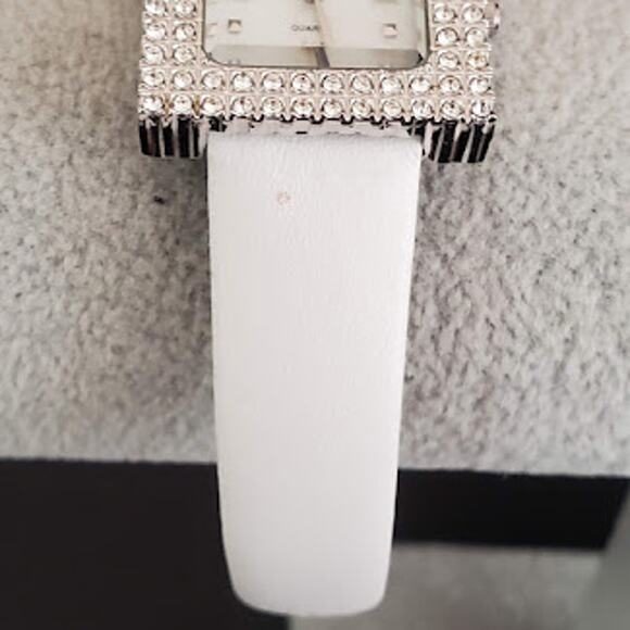 Nolan Miller Women's Watch Crystal Bezel and White‎ Leather Band Fresh Battery - Picture 2 of 9